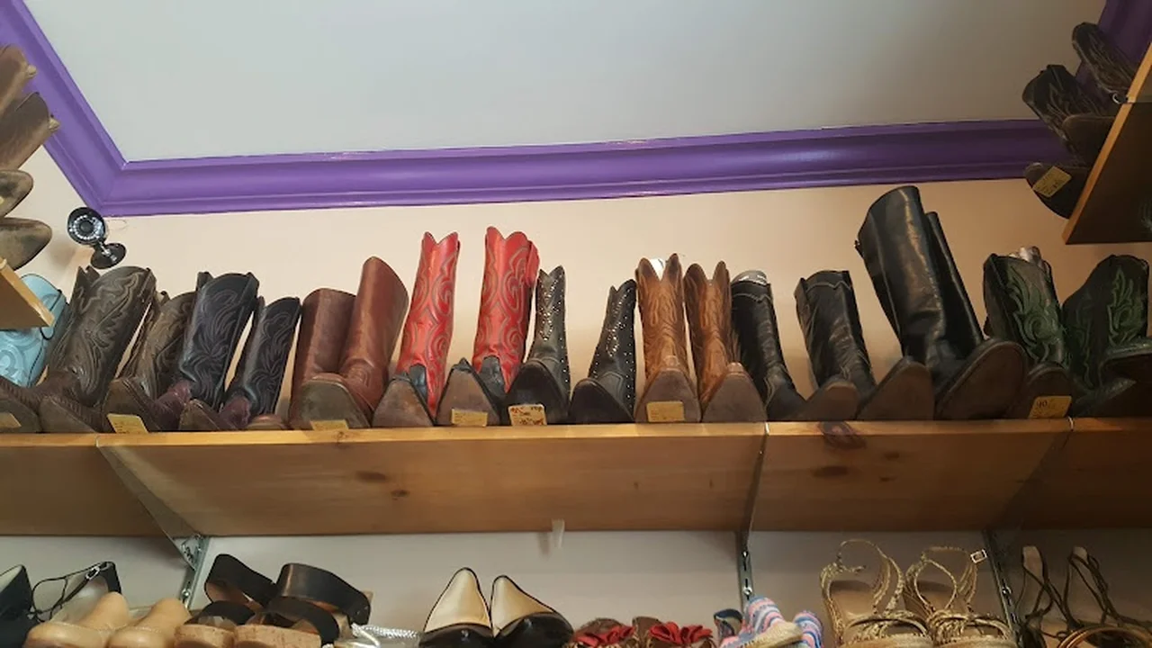 Consignment store in Glen Head, New York: Worth Repeating