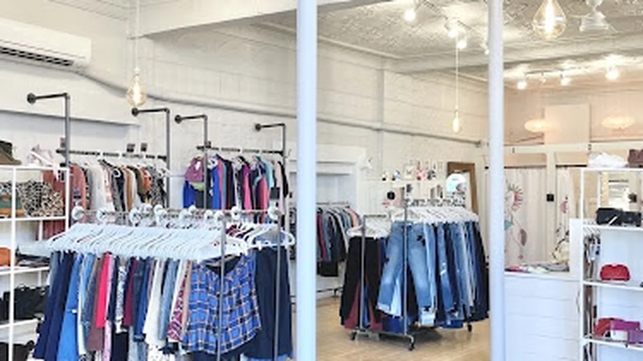 Consignment store in Beverly, Massachusetts: Worthy Girl