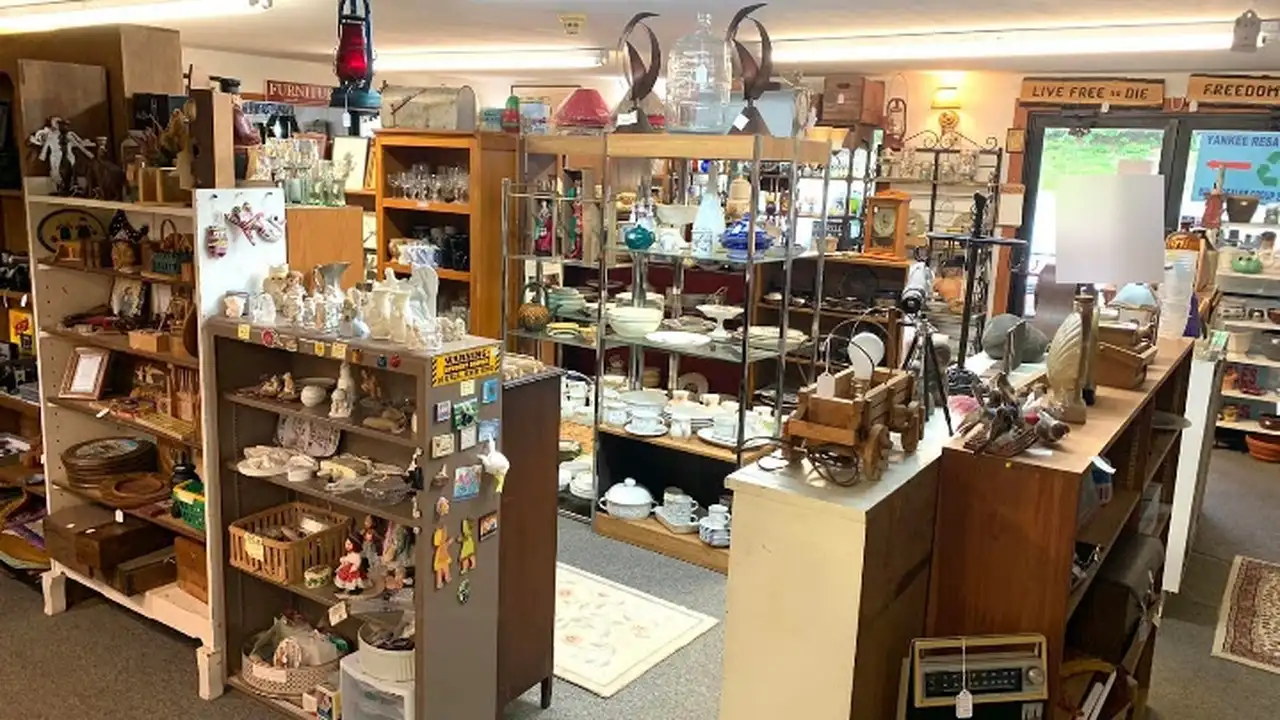 Consignment store in Center Ossipee, New Hampshire: Yankee Resalers