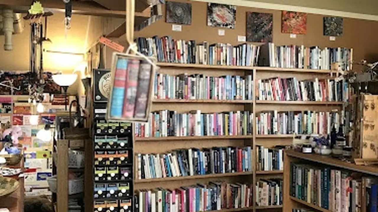 Consignment store in Wenatchee, Washington: Ye Olde Bookshoppe