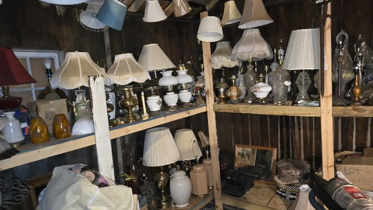 Consignment store in Mexico, Missouri: Yesterdays Steves Click&Barter