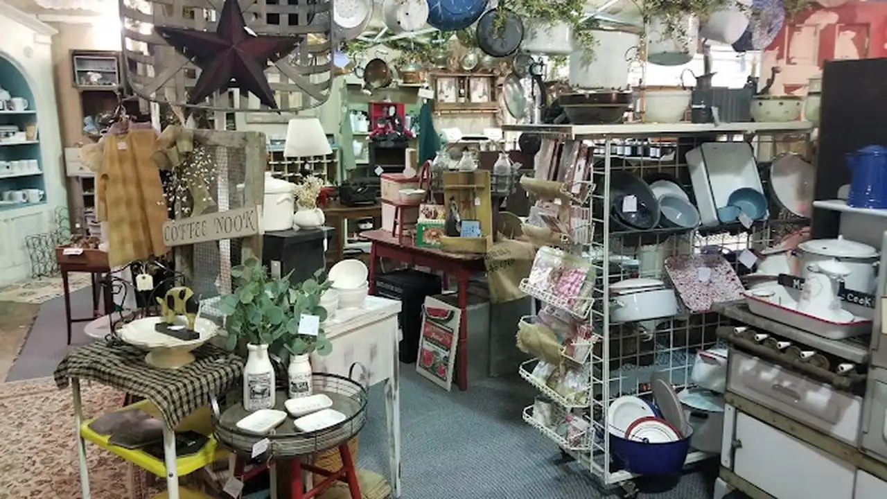 Consignment store in Greensburg, Pennsylvania: Your Favorite Things