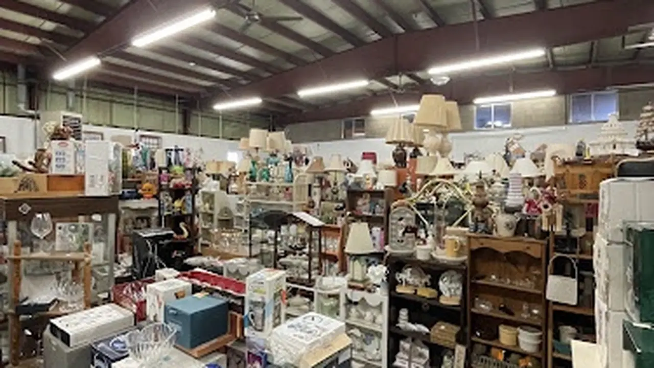 Consignment store in Middletown, New York: Your Treasure Shop