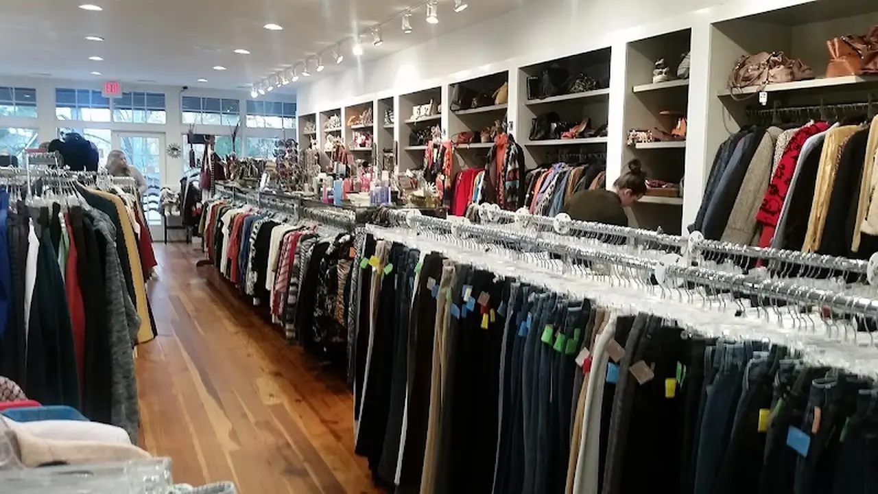 Consignment store in Winston-Salem, North Carolina: Yours Truly