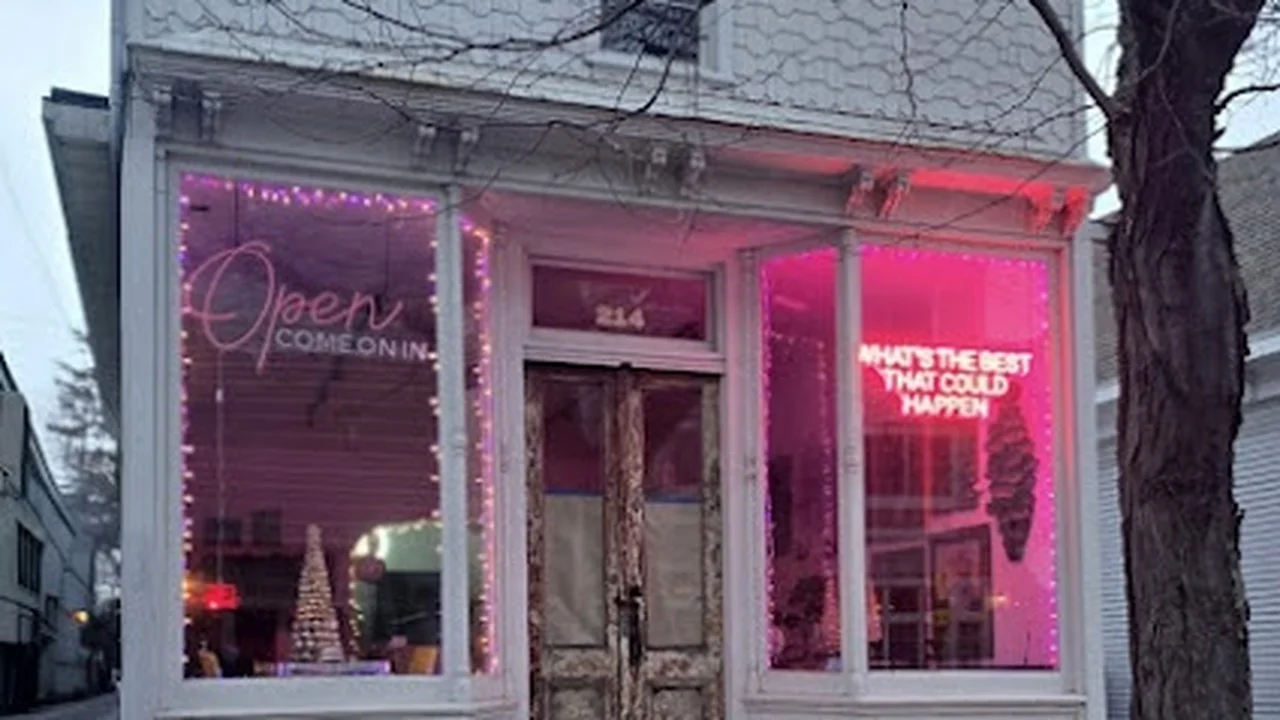 Consignment store in Greenport, New York: Yvie's
