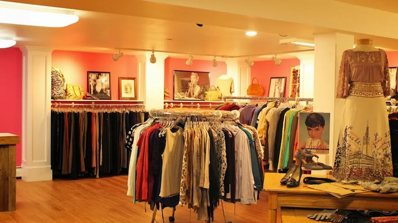 Consignment store in Manchester Center, Vermont: Zippy Chicks