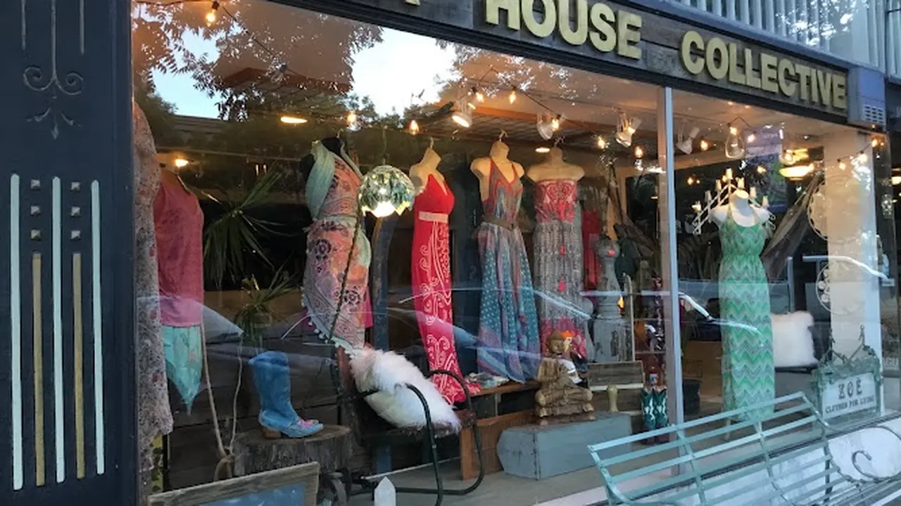 Consignment store in Petaluma, California: Zoe's Clothing Exchange